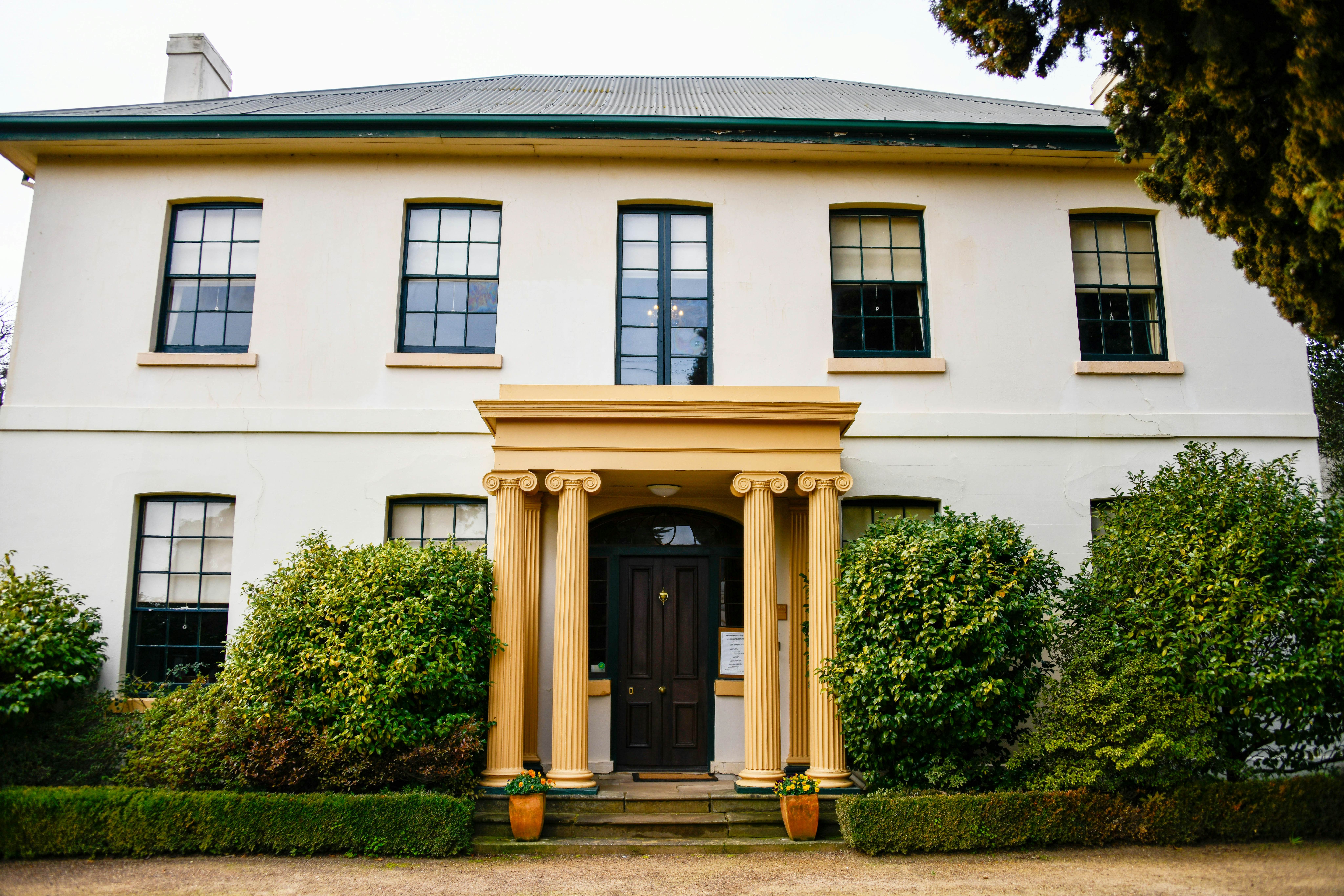 WA6M99 Front Entrance and Garden to Franklin House, Launceston Tasmania, Australia
